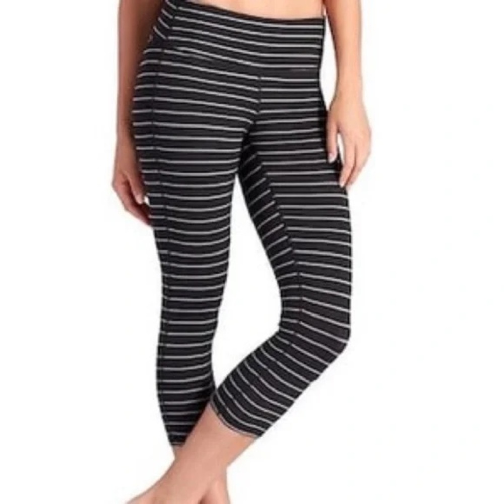 Athleta Black and Grey Striped Capri Leggings Size Medium